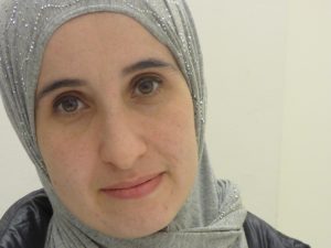 Loubna Amiar: “Amb les treballadores de la llar sovint s’entrecreuen el racisme i el classisme”